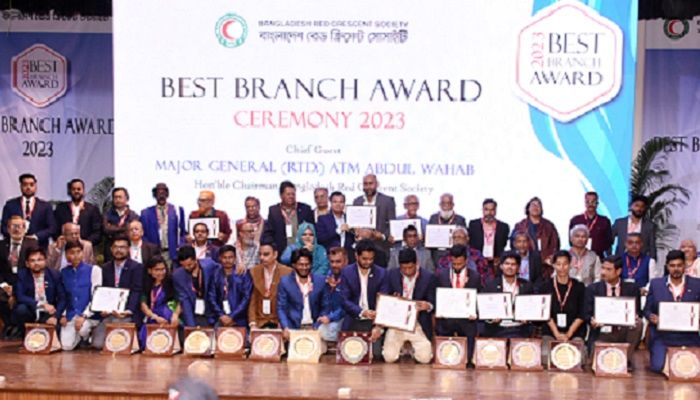 রেড ক্রিসেন্টের বেস্ট ব্রাঞ্চ পুরস্কার পেল ১১ ব্রাঞ্চ