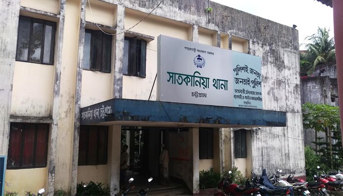 সাতকানিয়ায় এক বাড়িতে ডাকাতি, স্বর্ণালংকার ও টাকা লুট