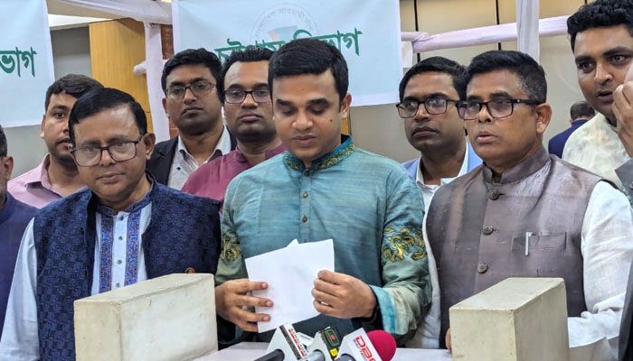 প্রথম দিনে সংরক্ষিত আসনে ৮১০ ফরম বিক্রি, আ. লীগের আয় ৪ কোটির বেশি