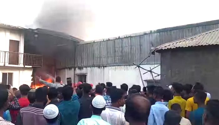 ভালুকায় তুলার গোডাউন পুড়ে ছাই