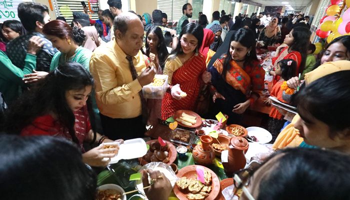 নর্থ সাউথ বিশ্ববিদ্যালয়ে বসন্তবরণ ও পিঠা উৎসব
