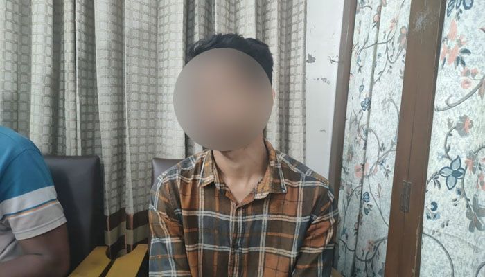 আটক অনিক খন্দকার। প্রবা ফটো