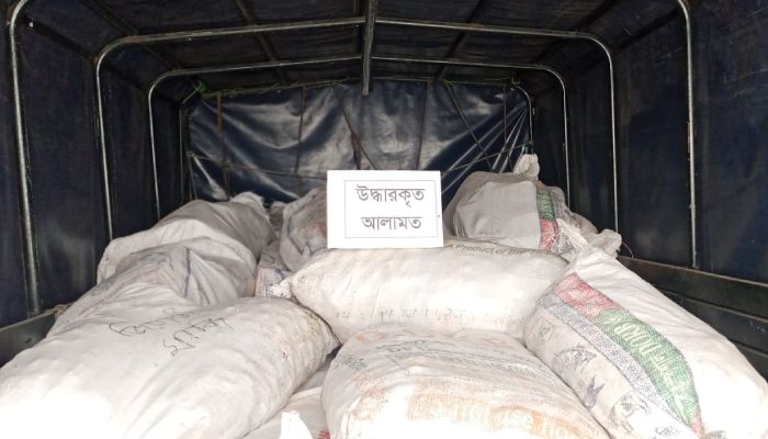 মিয়ানমারে সংঘাত : সাগরপথে বাংলাদেশ থেকে ভোগ্যপণ্য পাচারের চেষ্টা