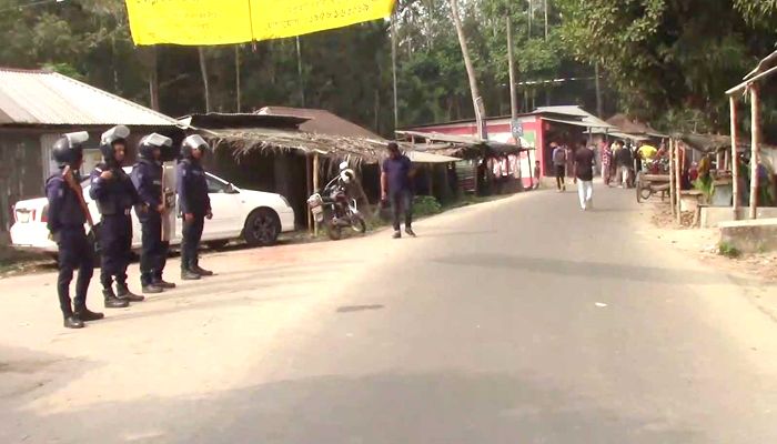 পুলিশের মামলায় ৫০০ আসামি, গ্রেপ্তার ১২