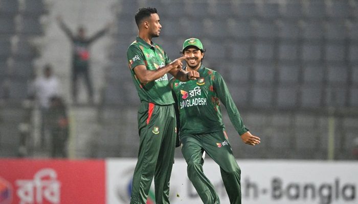 শরিফুলের ‘টাইমড আউট’ উদযাপন