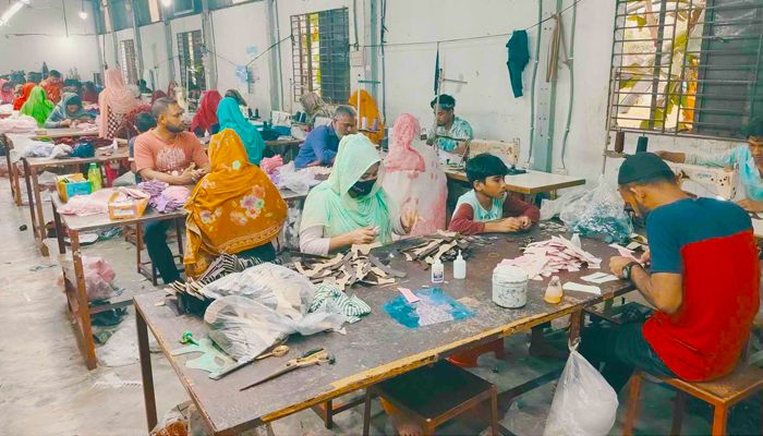 ভৈরবে কেমিক্যাল সংকটে বন্ধ জুতা উৎপাদন 