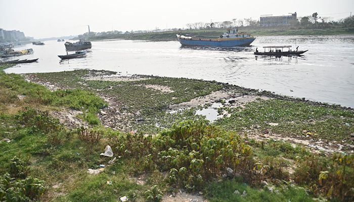 তুরাগ ধুঁকছে নাব্যসংকটে