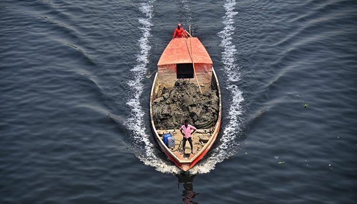 দূষণে বিপর্যস্ত তুরাগ