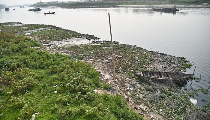 তুরাগ ধুঁকছে নাব্যসংকটে