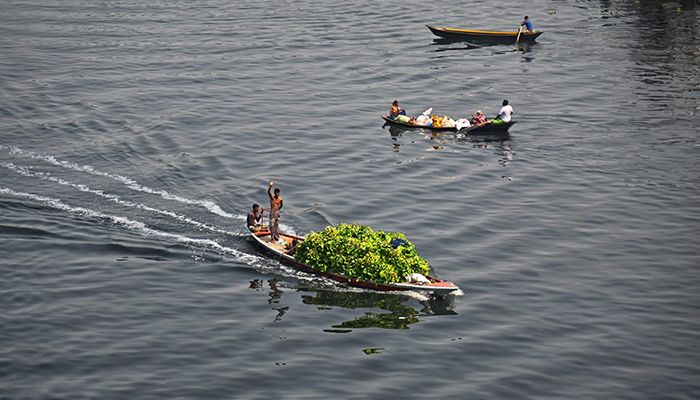 দূষণে বিপর্যস্ত তুরাগ