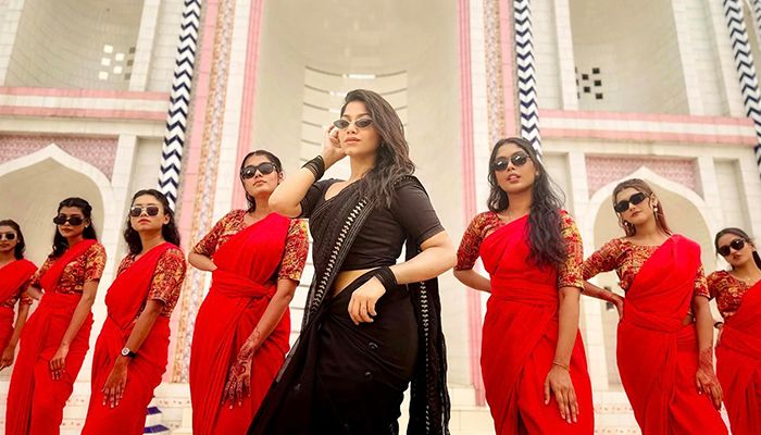 ঝড় তুলবেন পারসা ইভানা