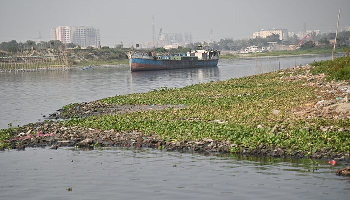 তুরাগ ধুঁকছে নাব্যসংকটে