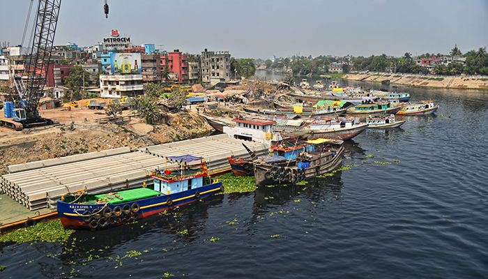 দূষণে বিপর্যস্ত তুরাগ