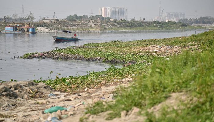 তুরাগ ধুঁকছে নাব্যসংকটে