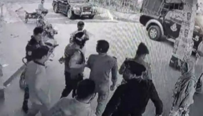 নাটোরে র‍্যাবের বিরুদ্ধে ২ রেলকর্মীকে মারধরের অভিযোগ