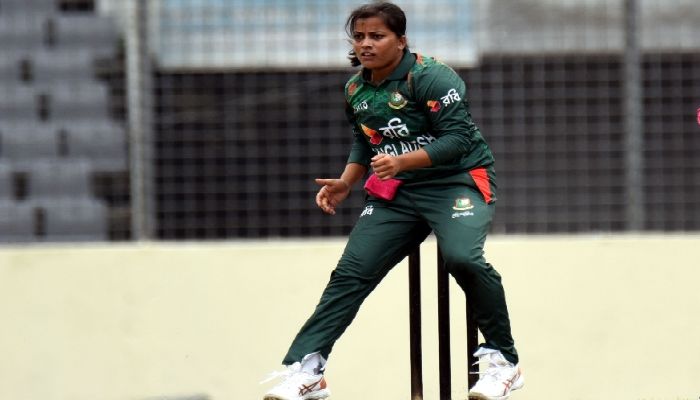 উইকেট শিকারে নাহিদার কীর্তি, ফাহিমার অস্বস্তির রেকর্ড