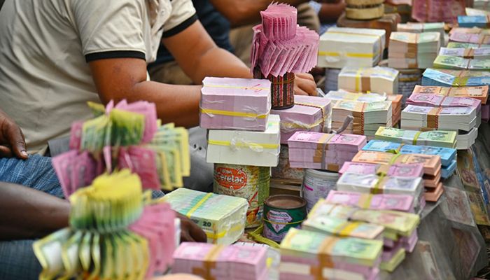 গুলিস্তানে জমে উঠেছে নতুন টাকার হাট 