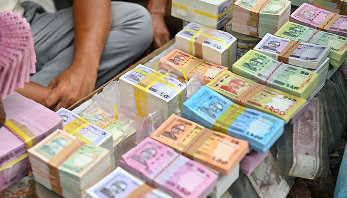 গুলিস্তানে জমে উঠেছে নতুন টাকার হাট 
