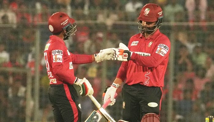 অবশেষে বরিশালের লঞ্চে বিপিএল শিরোপা