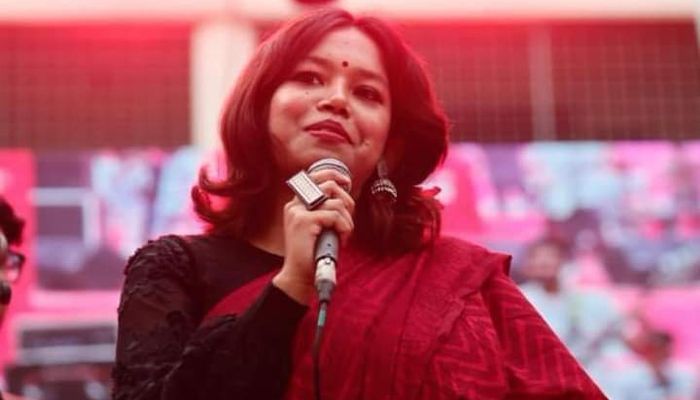 অবন্তিকা বিমানের চাকরি ছেড়ে বিচারক হতে চেয়েছিলেন