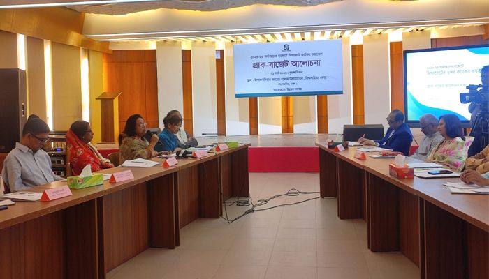 নিম্নস্তরের সিগারেটে ৬৩ শতাংশ সম্পূরক শুল্কের প্রস্তাব ড. আতিউরের