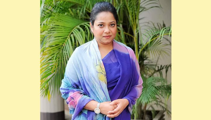 গানে ফিরলেন ডলি সায়ন্তনী