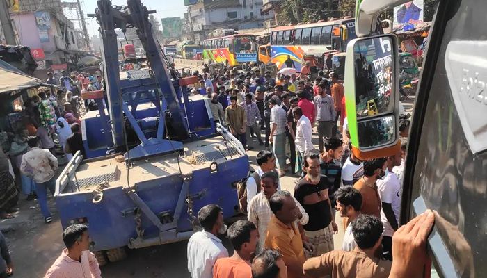 গাইবান্ধায় পুলিশের রেকার গাড়ির চাপায় রিকশাচালক নিহত, ট্রাফিক বক্স ভাঙচুর