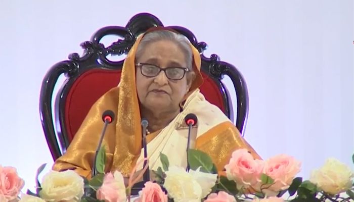 মজুদদারদের বিরুদ্ধে কঠোর হতে বললেন প্রধানমন্ত্রী