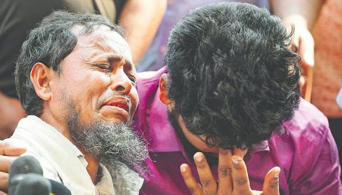 চোখ ভিজে আসে, বুক ভেঙে যায়