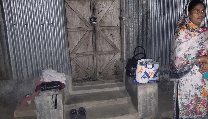কিস্তি পরিশোধ  না করায় ঘরে তালা