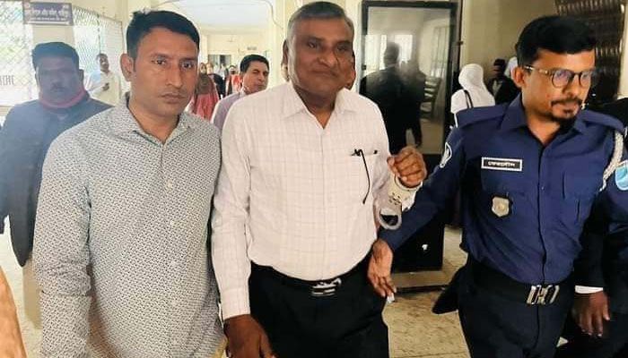 বিএনপির সহশ্রম বিষয়ক সম্পাদক হুমায়ুন কবীর খানকে কারাগারে পাঠিয়েছেন আদালত। প্রবা ফটো