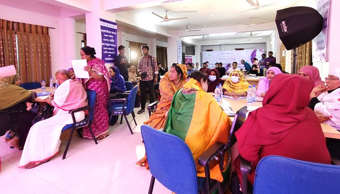 রাজধানী সাবাহ ভবনে মেলায় নারী উদ্যোক্তাদের অংশগ্রহণ। প্রবা ফটো