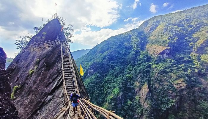 অনিন্দ্যসুন্দর মেঘালয়