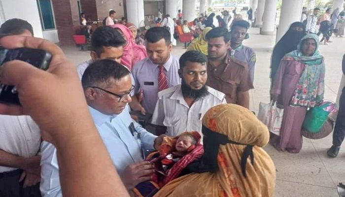 চলন্ত ট্রেনে ফুটফুটে কন্যাসন্তানের জন্ম দিলেন নারী