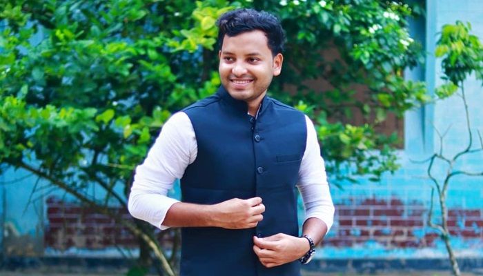 বিয়ের দাবিতে ছাত্রলীগ নেতার বাড়িতে টিকটকার