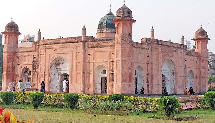 ইতিহাসের অবিস্মরণীয় লালবাগ দুর্গ