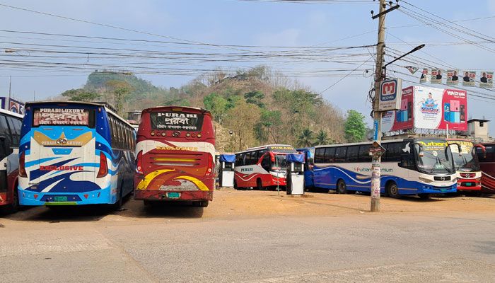 মালিক-শ্রমিকদের ধর্মঘটে ভোগান্তিতে বান্দরবানের মানুষ