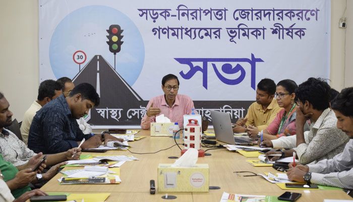 ঢাকা আহ্ছানিয়া মিশনের পক্ষে সড়ক নিরাপত্তায় সাত দফায় উত্থাপন করেন প্রতিষ্ঠানটির রোড সেফটি প্রকল্পের সমন্বয়কারী শারমিন রহমান। বুধবার বেলা সাড়ে ১১টায় রাজধানীর শ্যামলীতে অবস্থিত ঢাকা আহ্ছানিয়া মিশন স্বাস্থ্য সেক্টরে। প্রবা ফটো

