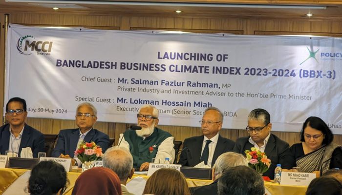 গুলশানে এমসিসিআই ও পিইবি আয়োজিত ‘বাংলাদেশ বিজনেস ক্লাইমেট ইনডেক্স ২০২৩-২৪’-এর উদ্বোধনী অনুষ্ঠানে বক্তব্য দেন প্রধানমন্ত্রীর বেসরকারি শিল্প ও বিনিয়োগ উপদেষ্টা সালমান এফ রহমান। প্রবা ফটো 