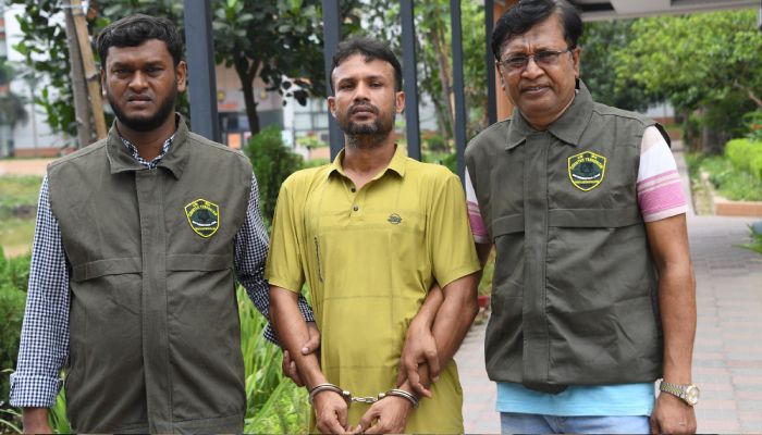 ডাকাত সরদার থেকে জঙ্গি সংগঠনের অস্ত্র সরবরাহকারী