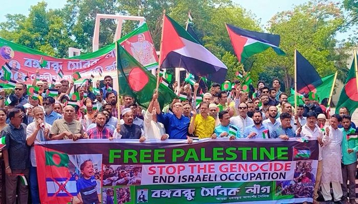 ফিলিস্তিনে গণহত্যার প্রতিবাদে কেন্দ্রীয় শহীদ মিনারে বিক্ষোভ