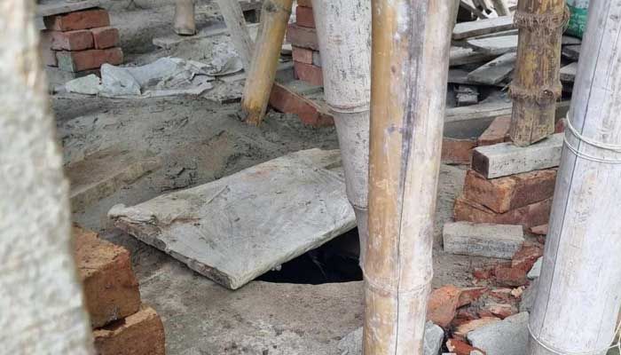 কাশিয়ানীতে সেফটিক ট্যাংকে নেমে দুই শ্রমিকের মৃত্যু