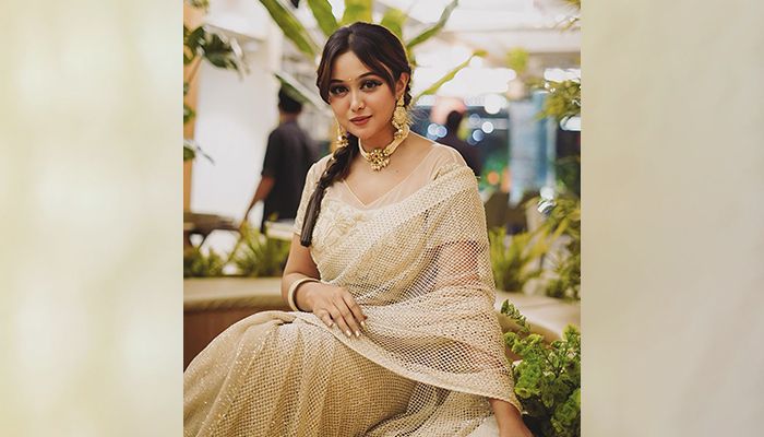 নতুন পরিচয়ে চমক