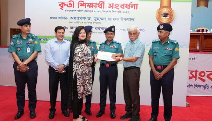 জনগণের জানমাল রক্ষা করা পুলিশের প্রধান দায়িত্ব : ডিএমপি কমিশনার