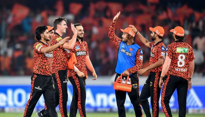 গুজরাটের বিদায়, শেষ চারে হায়দরাবাদ