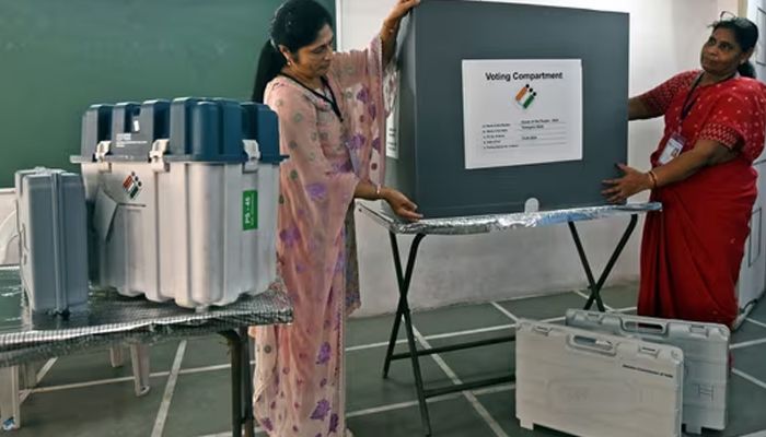 ভারতে লোকসভা নির্বাচনের চতুর্থ দফার ভোটগ্রহণ চলছে