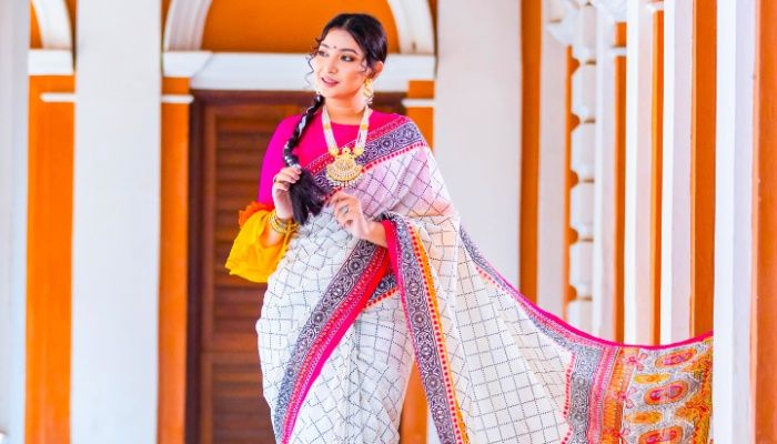 রবীন্দ্রজয়ন্তীতে রঙ বাংলাদেশের পোশাক