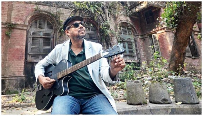 আজ ঢাকায় গাইবেন অঞ্জন দত্ত