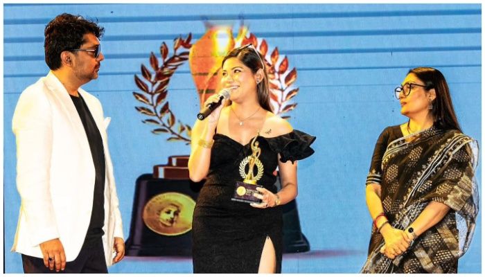 সুচিত্রা সেন উৎসবে পুরস্কৃত নানজিবা 