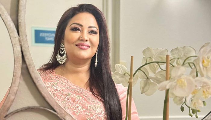 দেশের বাইরে এক মাসে ৭ শো